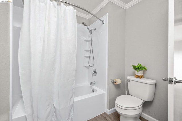 bathroom featuring shower / tub combo with curtain, ornamental molding, toilet, and hardwood / wood-style floors