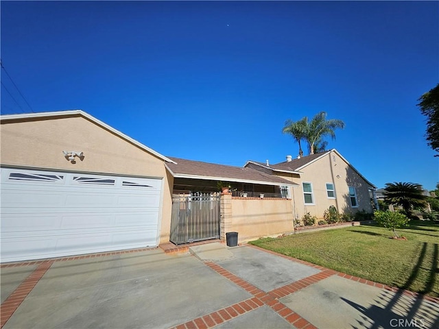 single story home featuring a garage and a front lawn