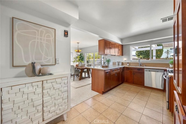 kitchen with kitchen peninsula, stainless steel appliances, light colored carpet, sink, and decorative light fixtures