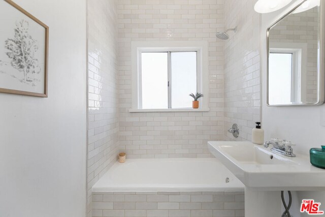 bathroom featuring sink and tiled shower / bath combo