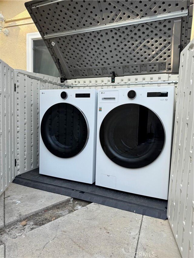 washroom featuring independent washer and dryer