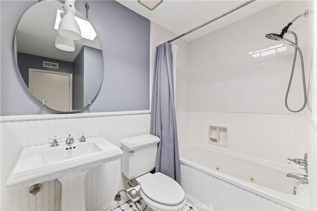 full bathroom featuring sink, shower / bath combo, and toilet