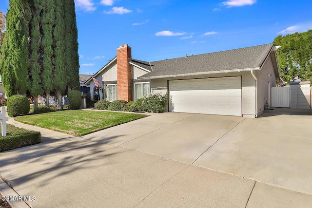 view of front of home featuring a front lawn and a garage