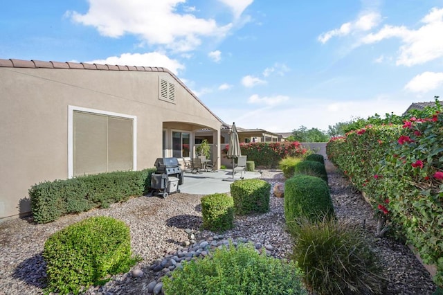 view of yard featuring a patio