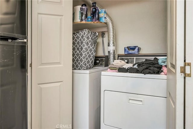 laundry room with washing machine and dryer