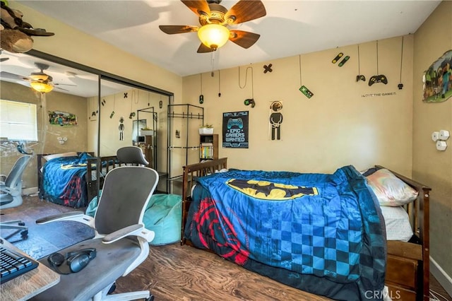 bedroom featuring ceiling fan and a closet