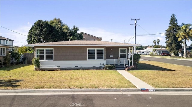 view of front of house featuring a front lawn