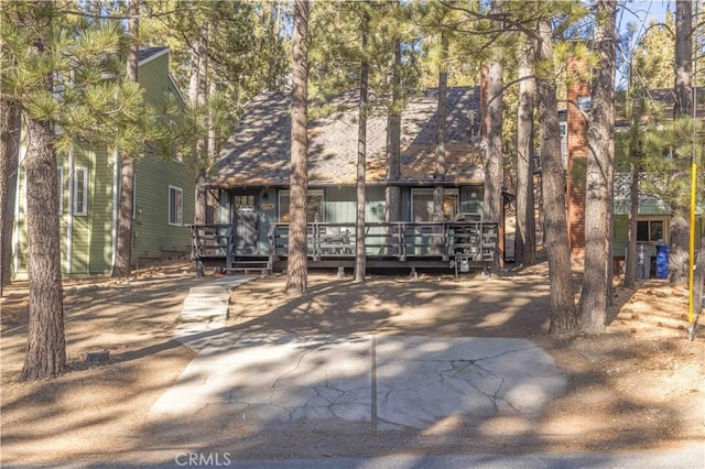 view of front of home featuring a wooden deck