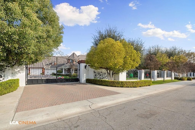 9120 Laramie Ave, Bakersfield, CA 93314 - view of obstructed view of property