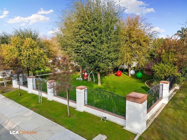 9120 Laramie Ave, Bakersfield, CA 93314 - view of community with a yard