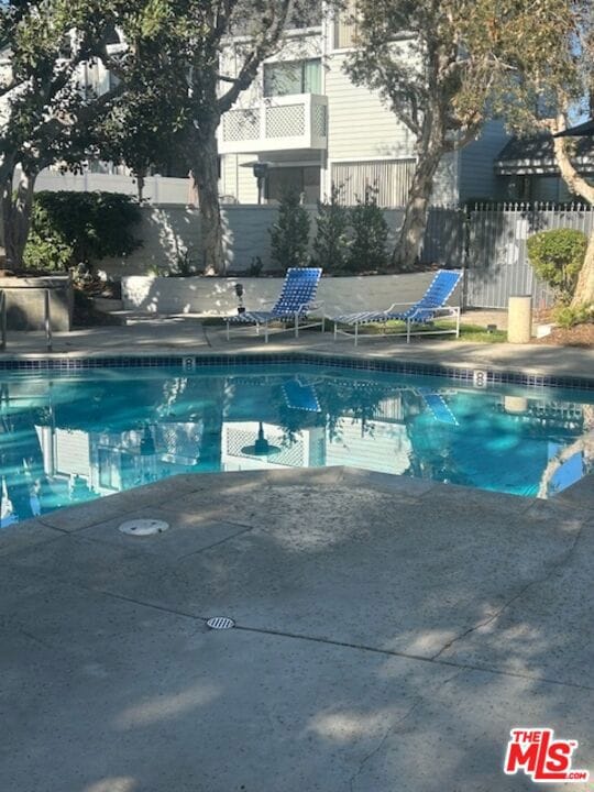 view of swimming pool