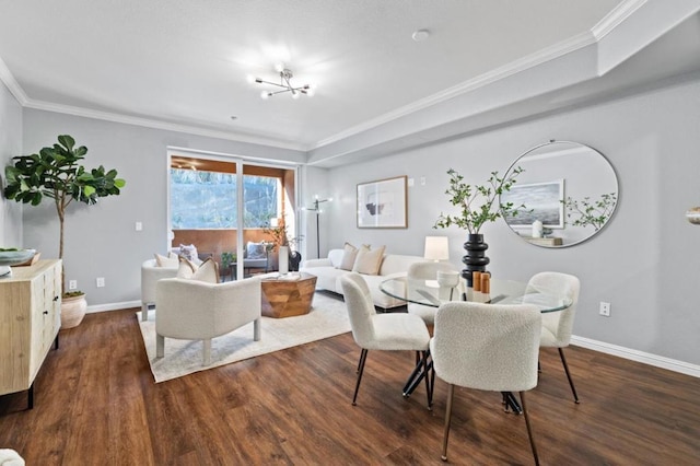 dining area featuring ornamental molding, dark hardwood / wood-style floors, and a chandelier