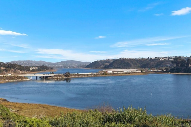 water view featuring a mountain view