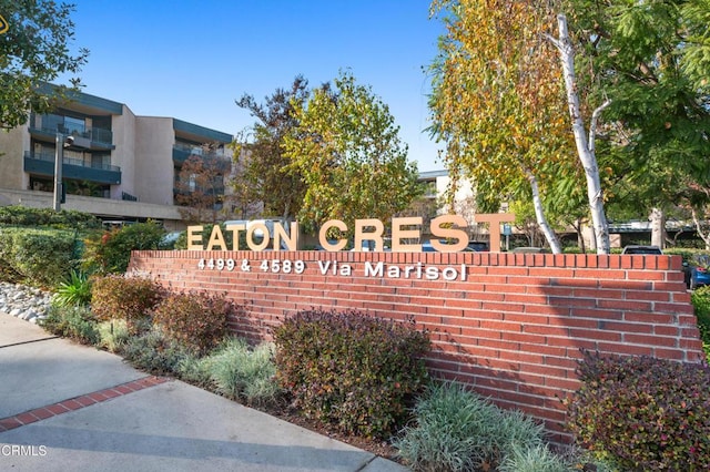 view of community / neighborhood sign