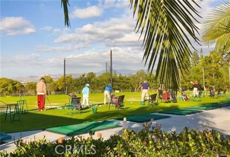 view of property's community featuring a lawn