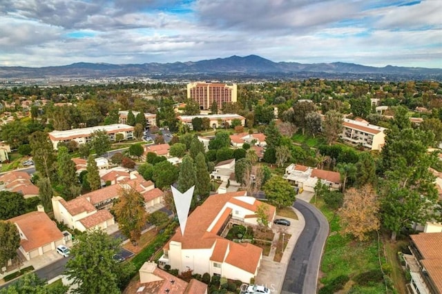 birds eye view of property featuring a mountain view