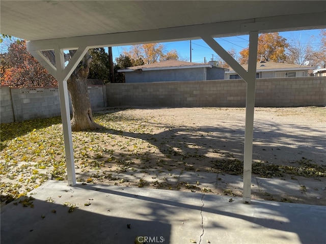 view of yard featuring a patio area