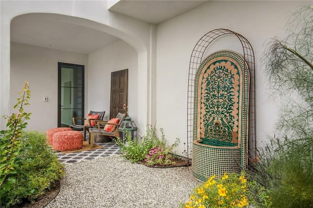 property entrance featuring stucco siding
