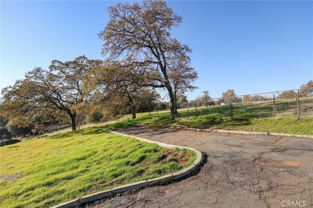 view of yard with a rural view