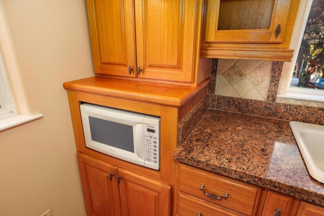 kitchen featuring decorative backsplash