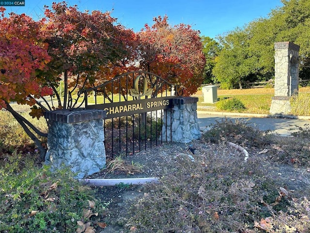 view of community / neighborhood sign