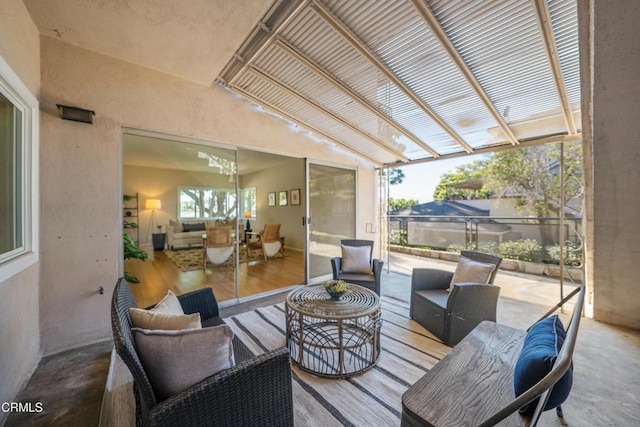 sunroom with lofted ceiling