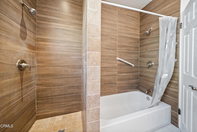 bathroom featuring shower / tub combo