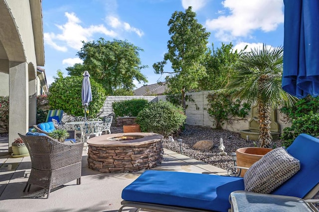 view of patio featuring an outdoor fire pit