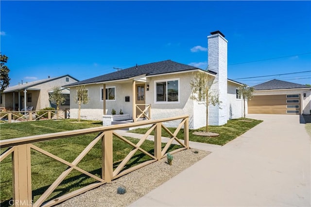 view of front of property with a front lawn