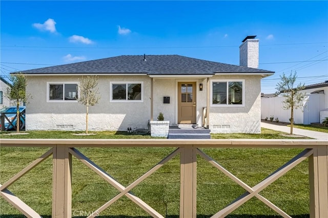 view of front facade with a front lawn