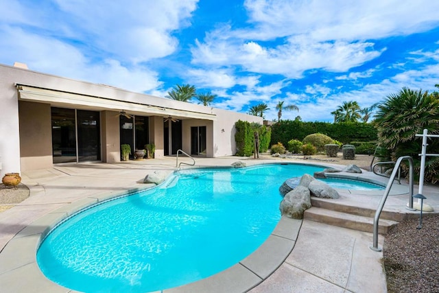 view of swimming pool featuring a patio area, an in ground hot tub, and ceiling fan