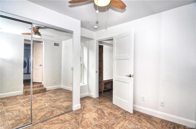 unfurnished bedroom featuring ceiling fan and a closet