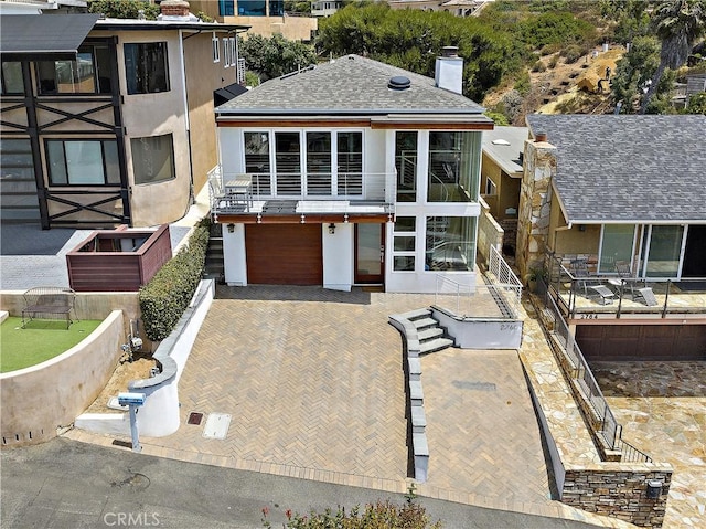 view of front of house featuring a garage