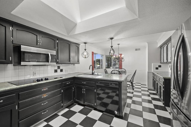 kitchen with sink, tasteful backsplash, kitchen peninsula, pendant lighting, and black appliances