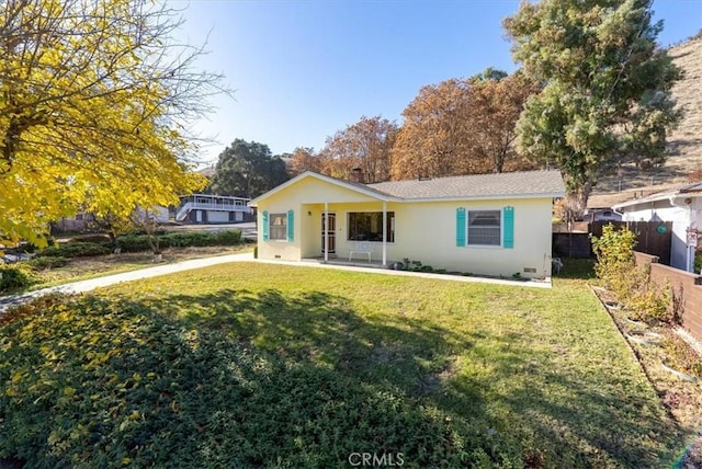 view of front of house featuring a front yard