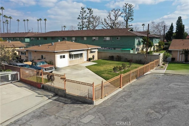 single story home featuring a front yard