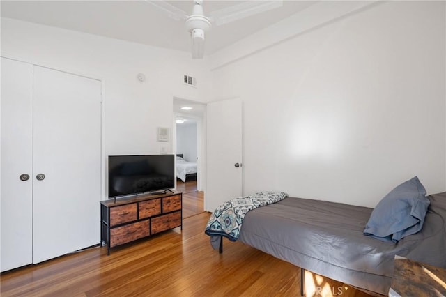 bedroom with wood-type flooring, a closet, and ceiling fan