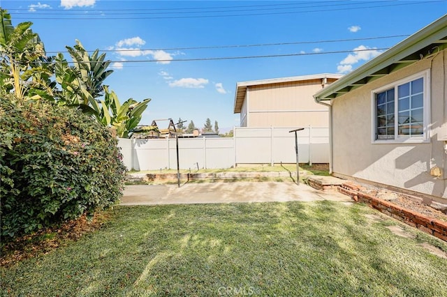 view of yard with a patio area