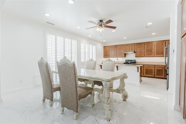 dining room with ceiling fan