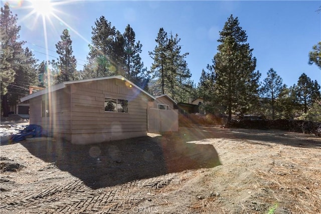 592 Mountain View Ave, Wrightwood, CA 92397 - view of side of home