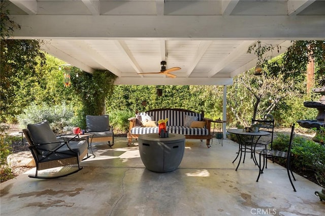 view of patio featuring outdoor lounge area and ceiling fan