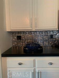 room details featuring decorative backsplash