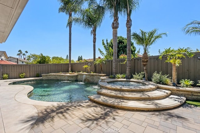 view of pool with an in ground hot tub and pool water feature