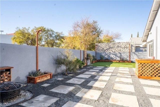 view of patio featuring a fire pit