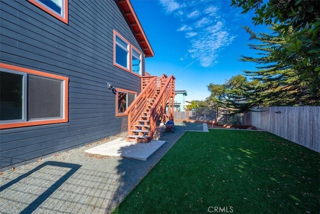 view of yard featuring a patio