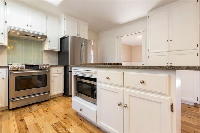 kitchen featuring stainless steel appliances, tasteful backsplash, crown molding, white cabinets, and light wood-type flooring