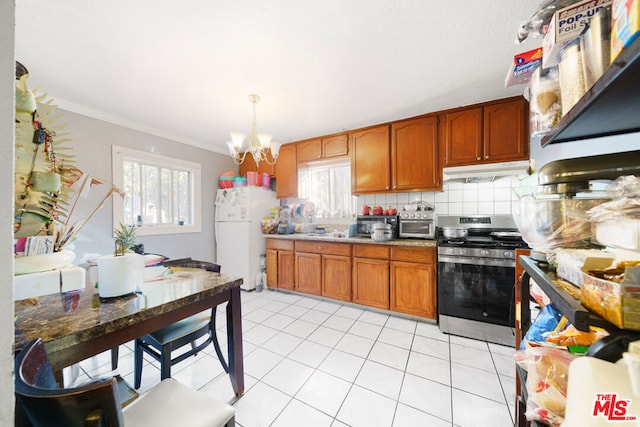 kitchen featuring tasteful backsplash, crown molding, white refrigerator, a chandelier, and stainless steel stove