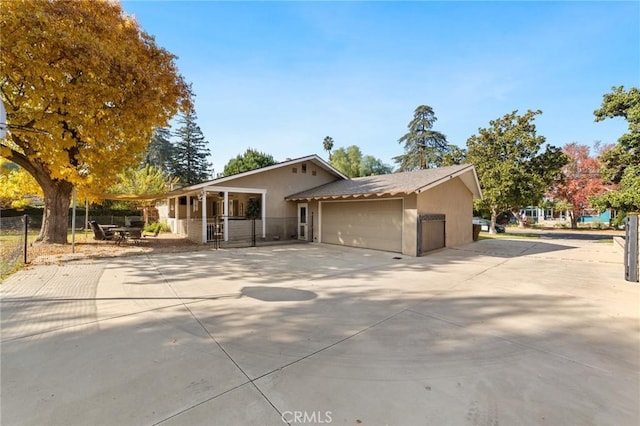 view of front facade featuring a garage