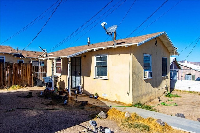 bungalow featuring cooling unit