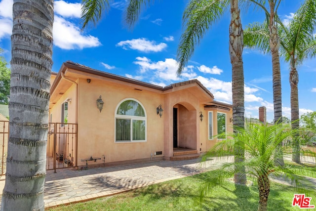 view of mediterranean / spanish-style home